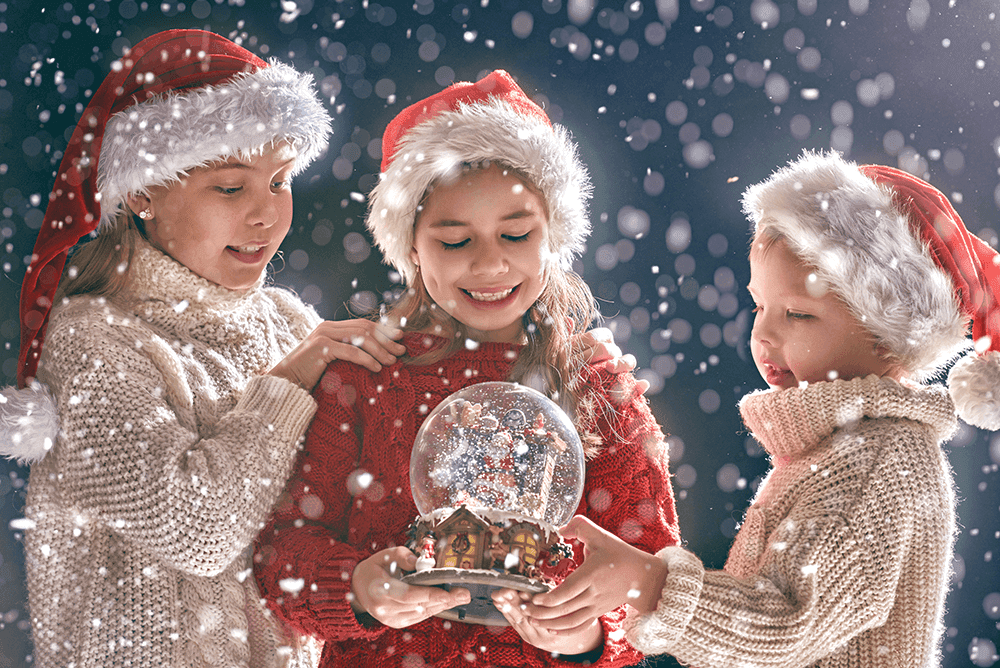 Without taking the proper steps to protect your snow globes, they can dry out, crack, and fade in color. Protect your globes during storage with these packing tips.