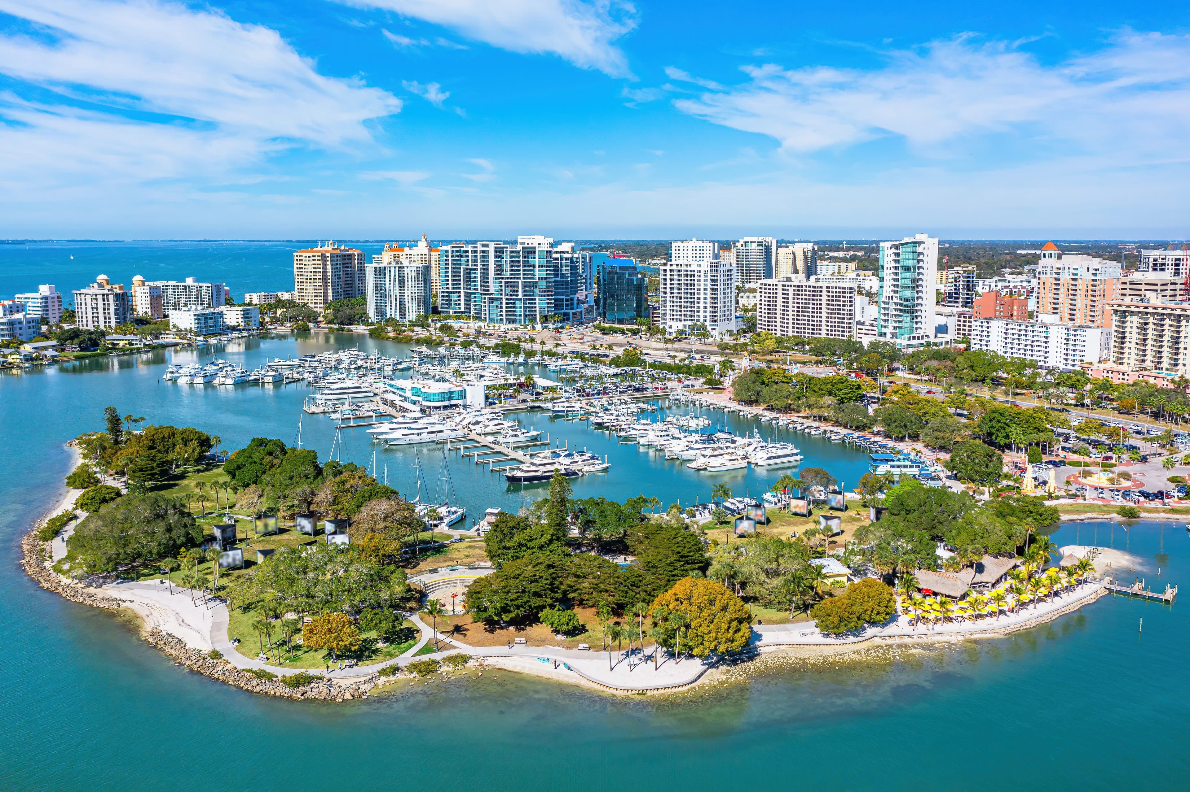 Florida may be known for its sunshine and beaches, but living here has its downsides too. From extreme weather to high costs, explore the 25 biggest cons of life in the Sunshine State.