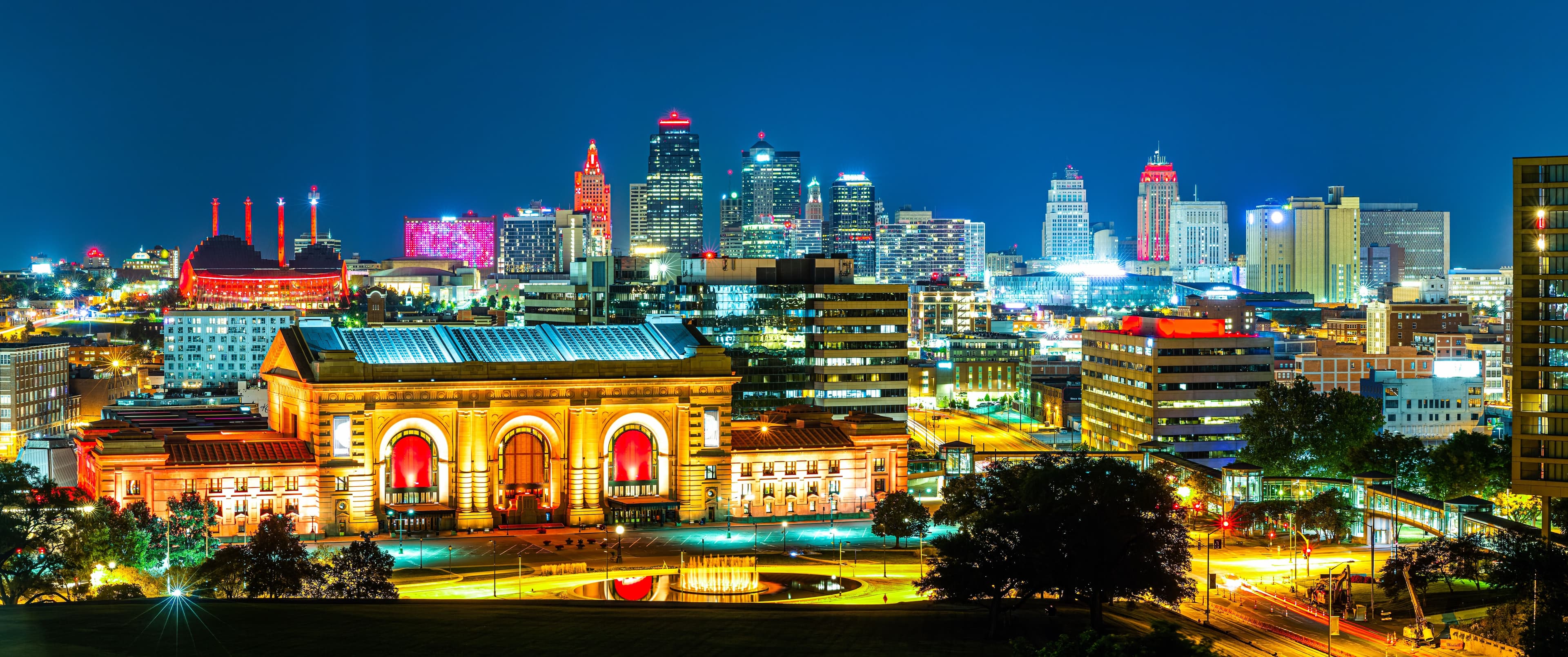 Kansas boasts affordable living, a strong agricultural economy, and community charm but faces extreme weather, limited culture, and fewer urban jobs.