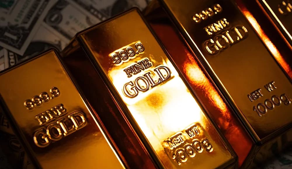 This guide explores the historical allure of gold and offers detailed strategies for proper storage, covering container selection, protection from air and moisture, maintaining stable environments, segregating gold types, using anti-tarnish materials, regular cleaning, documentation, insurance, and innovative safekeeping techniques, aiming to preserve the enduring beauty and value of gold items for future generations.