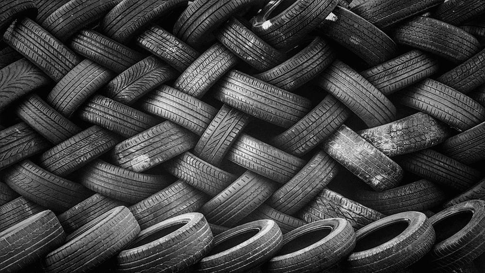 Storing tires requires making some preparations and storing them in a certain way to preserve them without damage. Find out how to properly store tires with and without rims.