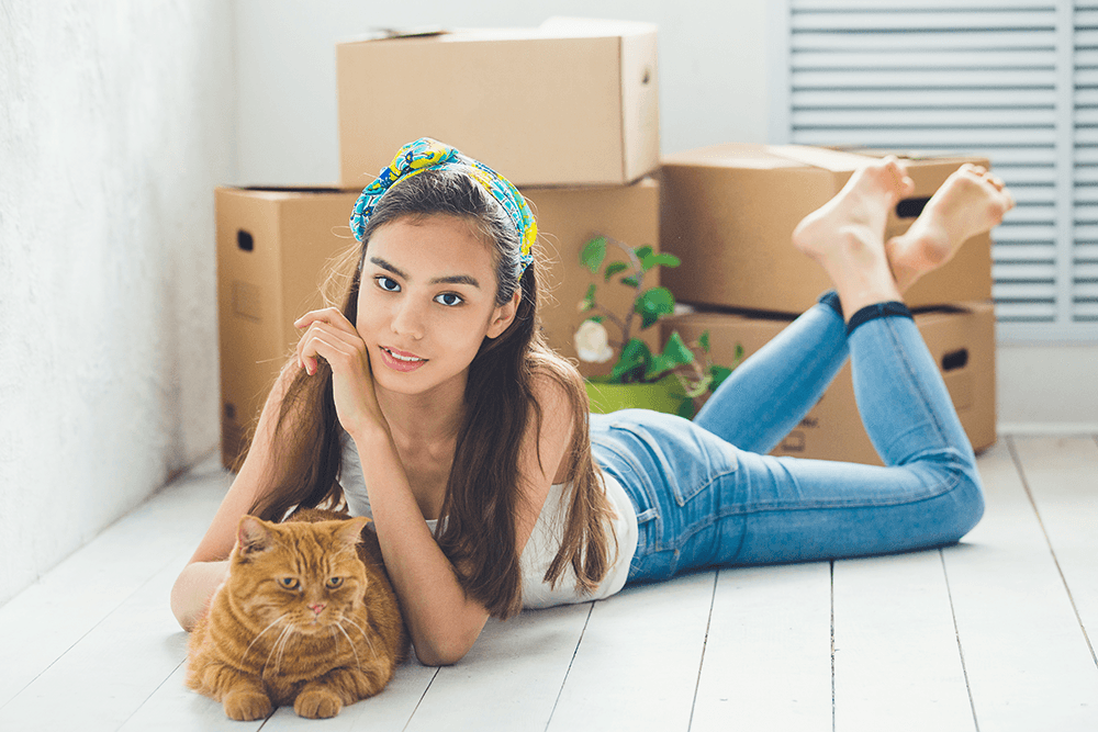 Moving across the country is a laborious task that involves a lot of coordination and planning. Make it easier on you and your cat with these tips.